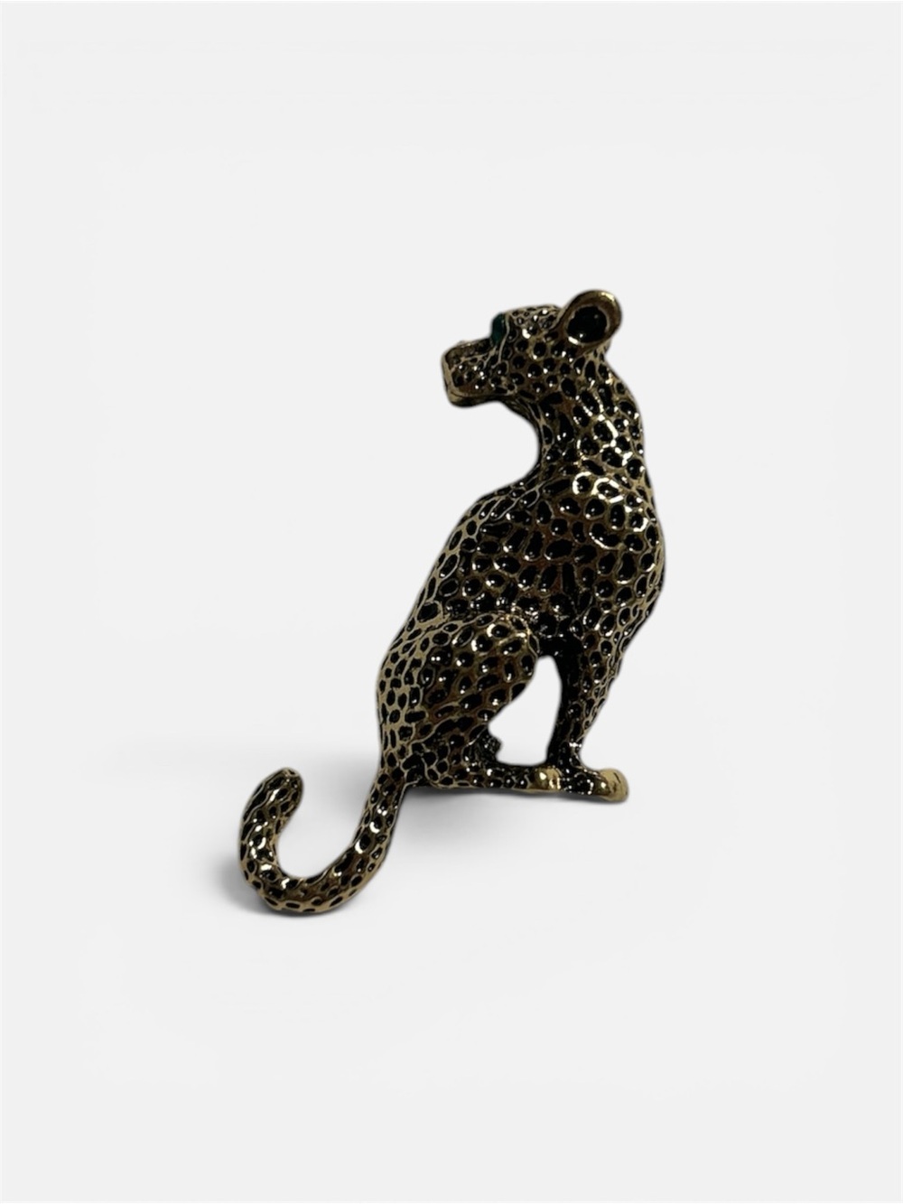 Gold Leopard Brooch Pin — Elegant Animal-Shaped Accent